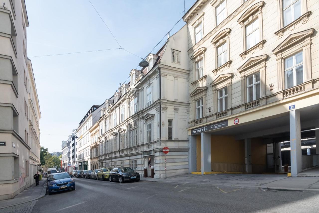 Immersed Into Vienna'S City Life And Yet A Retreat Exterior photo